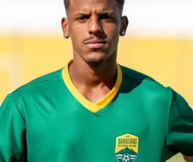 Clube baiano contrata filho de cantor de pagode para jogar Baianão - Imagem