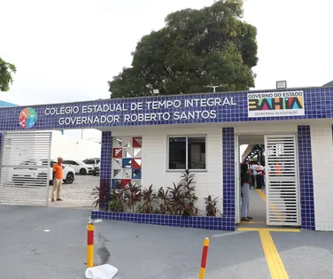Colégio Estadual Roberto Santos no Cabula é modernizado e ganha laboratórios, teatro e quadra coberta - Imagem