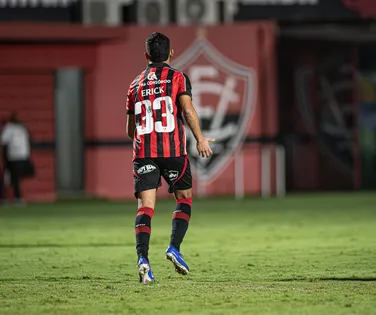 Com novo doblete de participações, Erick brilha no Vitória em 2026 - Imagem