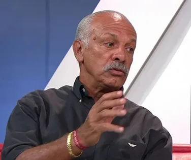 Comentarista se pronuncia após mencionar "sardinha" em jogo do Bahia - Imagem