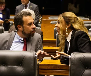 Contrariados, Érika Hilton e Guilherme Boulos ficam no PSOL - Imagem