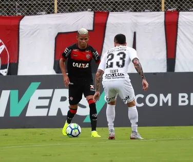 Corinthians costuma ser visitante indigesto para o Vitória; relembre - Imagem