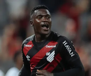 Craque do Athletico posta foto de gol contra o Bahia e agita bastidores - Imagem