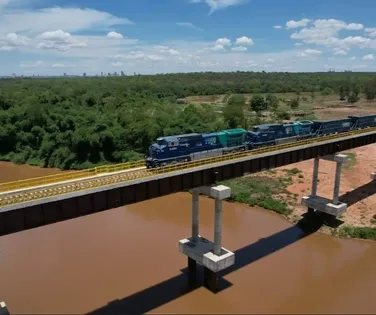 Custando R$ 5 bilhões, maior ferrovia do Brasil avança 1 km por dia - Imagem
