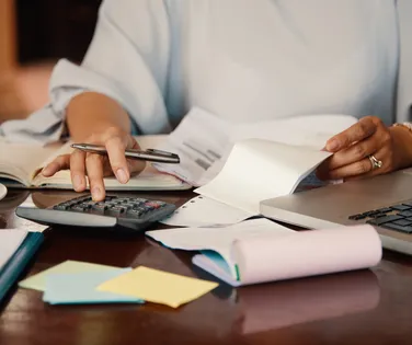 De quem é a conta? Entenda o que a lei diz sobre luz e água no aluguel - Imagem