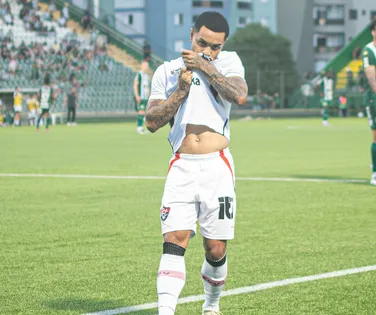 Decisivo, Matheuzinho lidera estatística importante no Vitória - Imagem