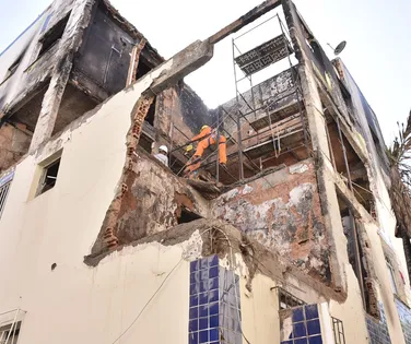 Demolição de prédio revive trauma de moradores no Stiep: “Nem consigo ver” - Imagem