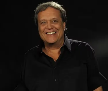 Diversos famosos dão adeus a Dennis Carvalho em velório - Imagem