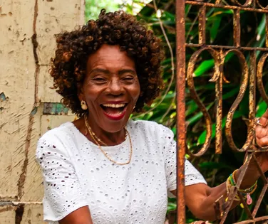 Dona Salvadora emociona Salvador em show gratuito de despedida - Imagem