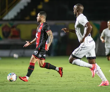Eliminado para o Vitória, Ceará critica arbitragem: "Graves erros" - Imagem