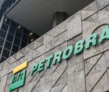 Em meio à Guerra do Irã, Petrobras registra queda de 7% nos lucros - Imagem