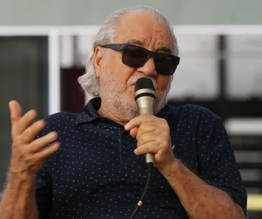 Emiliano José homenageia historiador baiano Luís Henrique Dias Tavares - Imagem