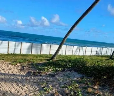 Empresa fecha acesso de moradores à praia em Camaçari e Justiça toma decisão - Imagem