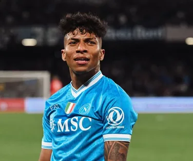 Entenda por que o Napoli deve pagar R$ 90 milhões por cria do Vitória - Imagem