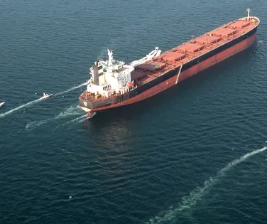 Estreito de Ormuz: preço do petróleo cai 10% após reabertura - Imagem