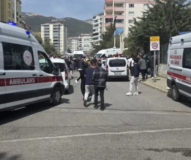 Estudante armado invade escola e provoca massacre na Turquia - Imagem