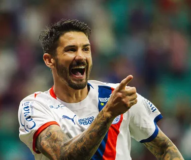 Everaldo se revolta com o VAR e diz que árbitro "brigou com a imagem" - Imagem