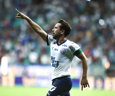 Éverton Ribeiro escala o melhor time que já jogou na carreira - Imagem