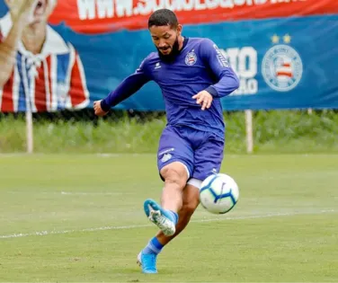 Ex-Bahia acerta com Botafogo aos 33 anos após meses sem jogar - Imagem