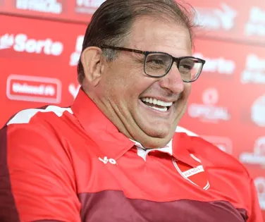 Ex-Bahia, Guto Ferreira tem início fantástico e já lidera a Série B com time goiano - Imagem