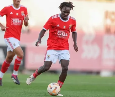 Ex-jogador do Benfica é esfaqueado e fica em estado grave na Dinamarca - Imagem