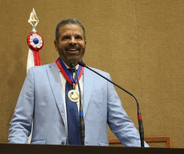 Ex-secretário da Administração é agraciado com a Comenda 2 de Julho - Imagem