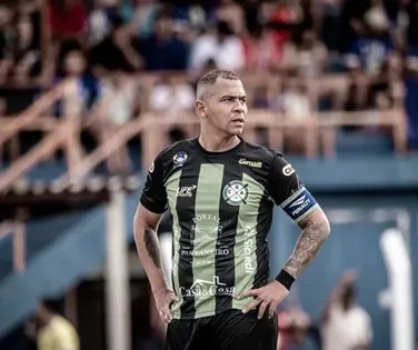 Ex-Vitória define novo clube após passagem na Bahia aos 36 anos - Imagem