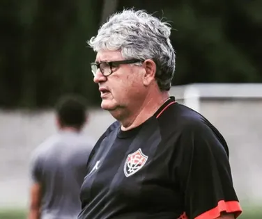 Ex-Vitória revela que ajudou Felipão a montar tática do penta em 2002 - Imagem