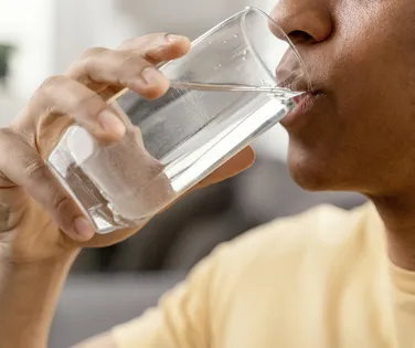 Excesso de água também faz mal? Saiba riscos de hábito considerado saudável - Imagem