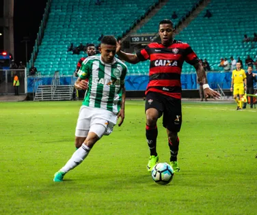 Faz tempo! Relembre últimos duelos entre Vitória e Coritiba na Série A - Imagem