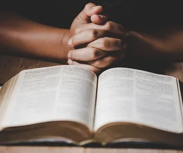 Fé não impede agressões e cristãs sofrem mais em casa; veja - Imagem