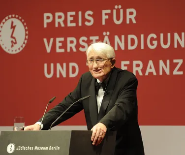Filósofo Jürgen Habermas morre aos 96 anos na Alemanha - Imagem