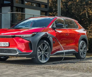 Fim da espera: Toyota lança primeiro carro elétrico no Brasil - Imagem
