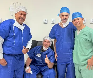 Flávio Bolsonaro passa por duas cirurgias em hospital de Brasília - Imagem