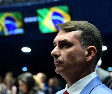 Flávio pede renúncia de Moraes por supostas conversas com Vorcaro - Imagem