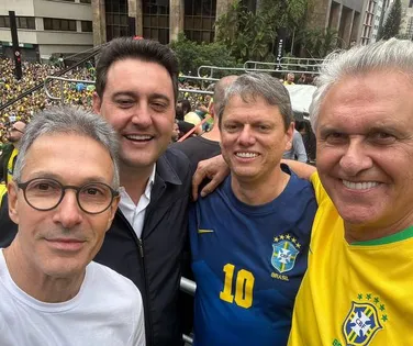 Governador nega possibilidade de ser vice de Flávio Bolsonaro; entenda - Imagem