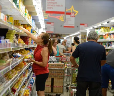 Grande rede de supermercados popular anuncia fechamento em massa - Imagem