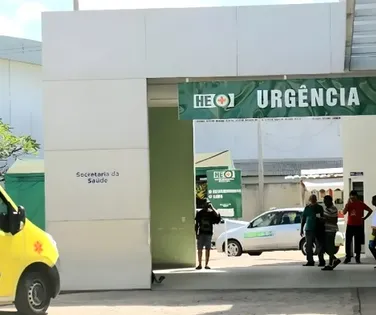 Homem passa por cirurgia após cabo de vassoura ficar preso no ânus - Imagem