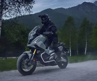 Honda lança X-ADV 2026: o SUV de duas rodas que une conforto e trilha - Imagem