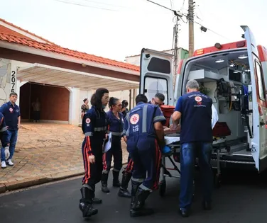 Idosa morre após ser resgatada com larvas na boca em casa de repouso - Imagem