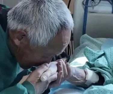 Idoso comove país ao viajar 12h por mais de 100 dias para ver esposa - Imagem