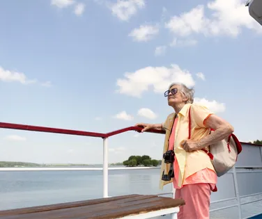 Idosos podem viajar de graça em lanchas e navios; saiba como - Imagem
