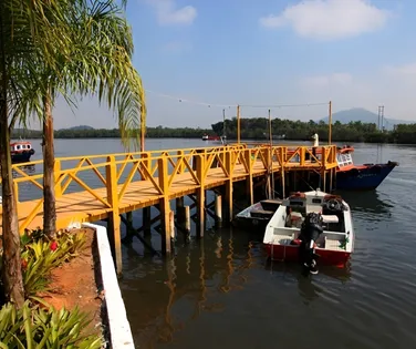 Ilha brasileira cobra R$ 0,50 para visita e proíbe novos moradores - Imagem