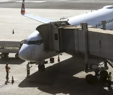 Impacto "gravissimo" na aviação! Companhias aéreas alertam para alta de preços - Imagem