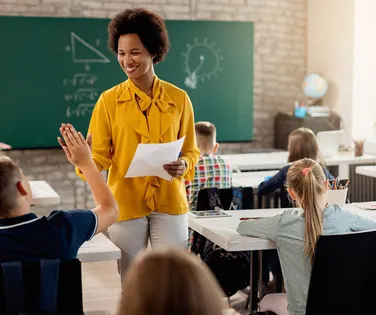 Imposto de Renda pode ser zerado para professores que ganham até R$ 10 mil - Imagem