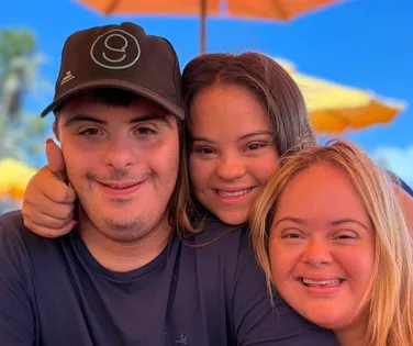 Influenciadores com síndrome de Down marcam presença em premiação - Imagem