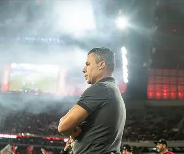 Jair Ventura diz que arbitragem "condicionou" derrota do Vitória - Imagem