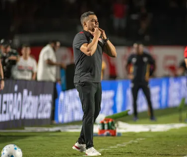 Jair Ventura dribla 17 desfalques no Vitória e exalta base: "Reinventar" - Imagem