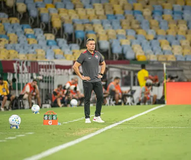 Jair Ventura esquenta duelo com o Flamengo: "Espero arbitragem justa" - Imagem
