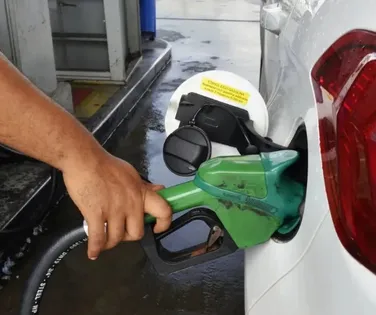 Jerônimo adere a medida do governo Lula para reduzir preço do diesel - Imagem